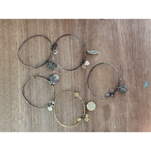 Set of 5 Alex and Ani Bracelets –‎ Expandable Wire Bangles Ohm, Clover, Feather - Picture 1 of 4